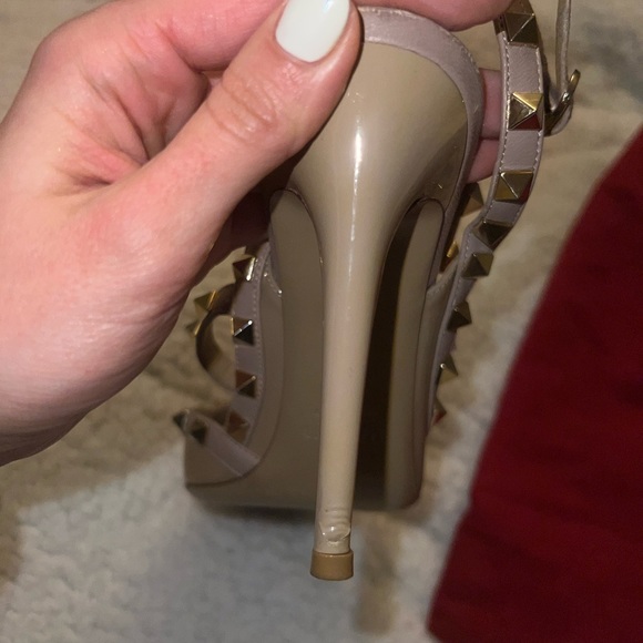 Valentino Garavani Rockstud Pointed Toe Pumps - Picture 6 of 7